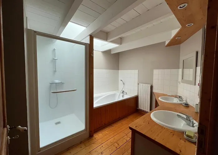 De Charme Avec Jardin Et Piscine *