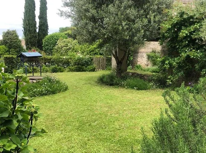 Privat bolig De Charme Avec Jardin Et Piscine