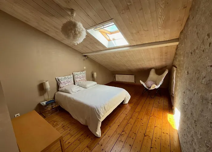 Privat bolig De Charme Avec Jardin Et Piscine *